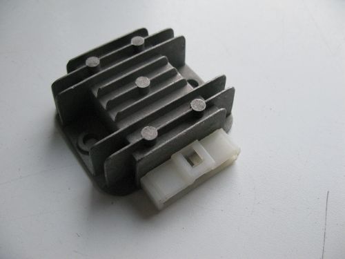 Spanningsregelaar GY6  (4 pins) - € 14,95