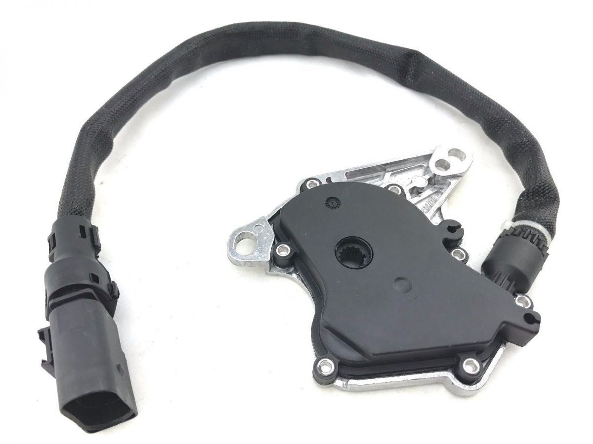 Achteruitrijschakelaar OEM 01V919821B - € 49,95