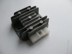 Spanningsregelaar GY6  (4 pins) - € 14,95